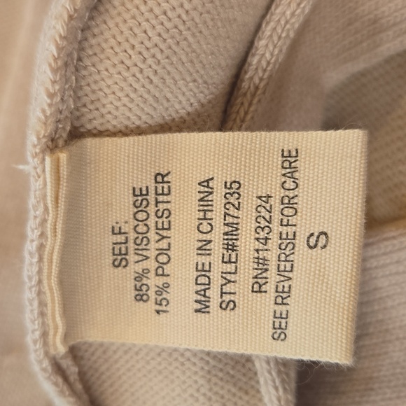 ILLA ILLA Faux Wrap Sleeveless V Neck Pleated Sweater Dress Cream Size Small - Picture 9 of 10